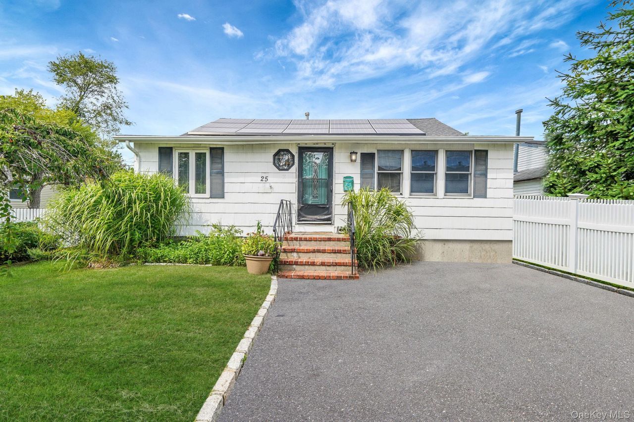 25 Patchogue Street, Patchogue, NY 11772 Main Photo