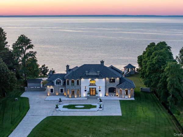 3875 Hallock Lane, Mattituck, NY 11952