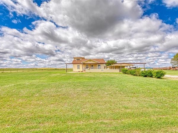 11117 N 2073 Road, Canute, OK 73626