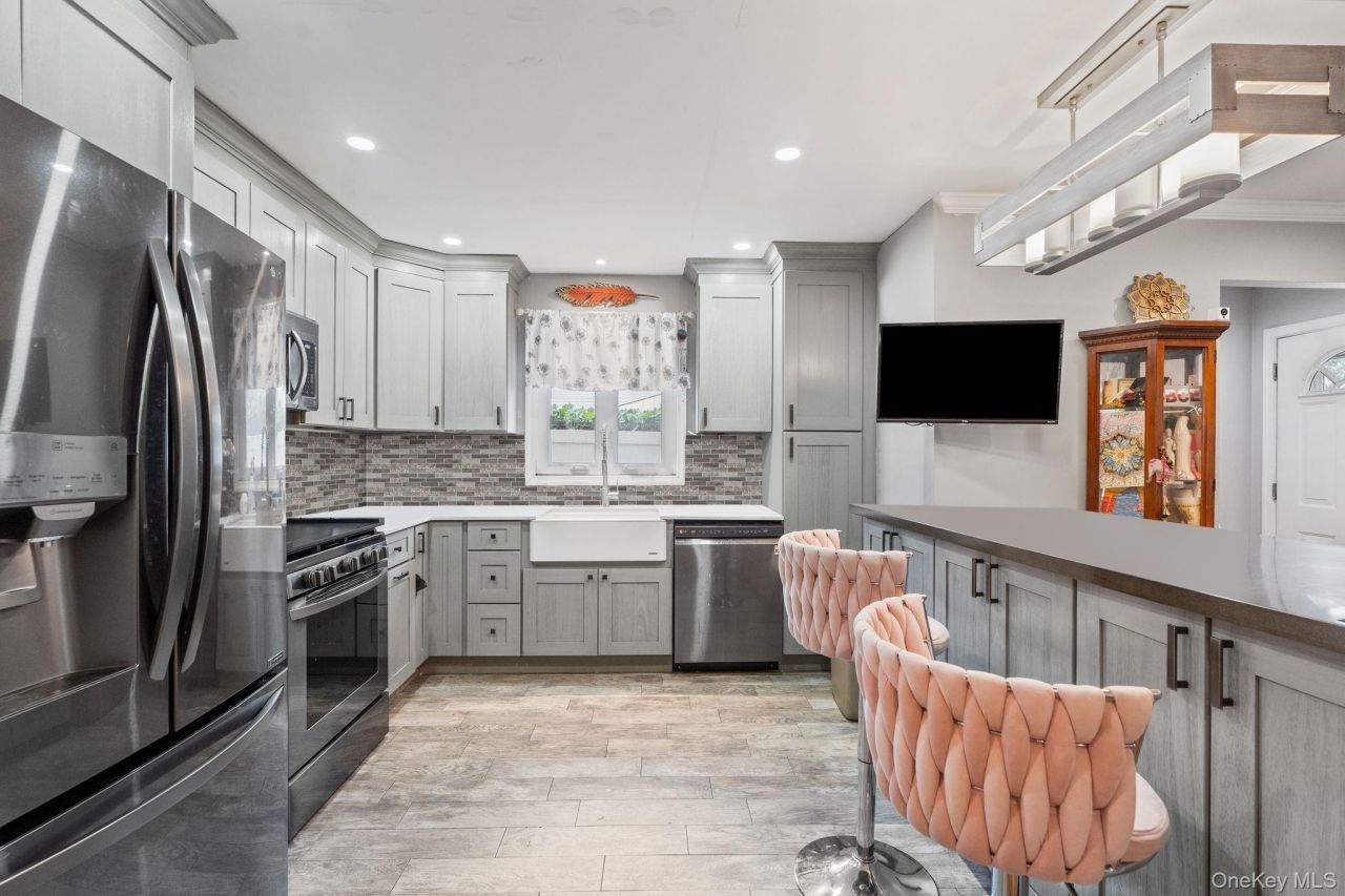 190 W Buchanan Street, Staten Island, NY 10301 Main Photo