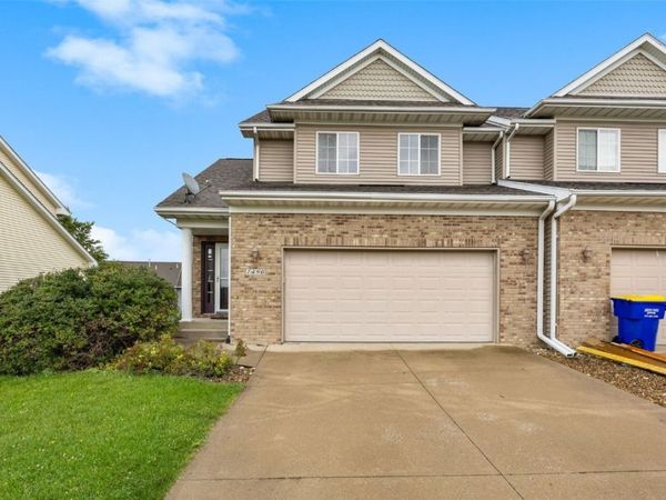 1490 Vandello Cir, North Liberty, IA 52317