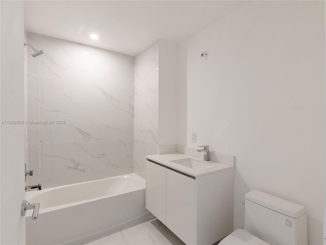 700 NE 24th St, Unit 3606, Miami, FL 33137 Photo