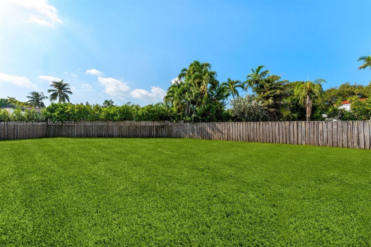 5127 Alton Rd, Miami Beach, FL 33140 Photo