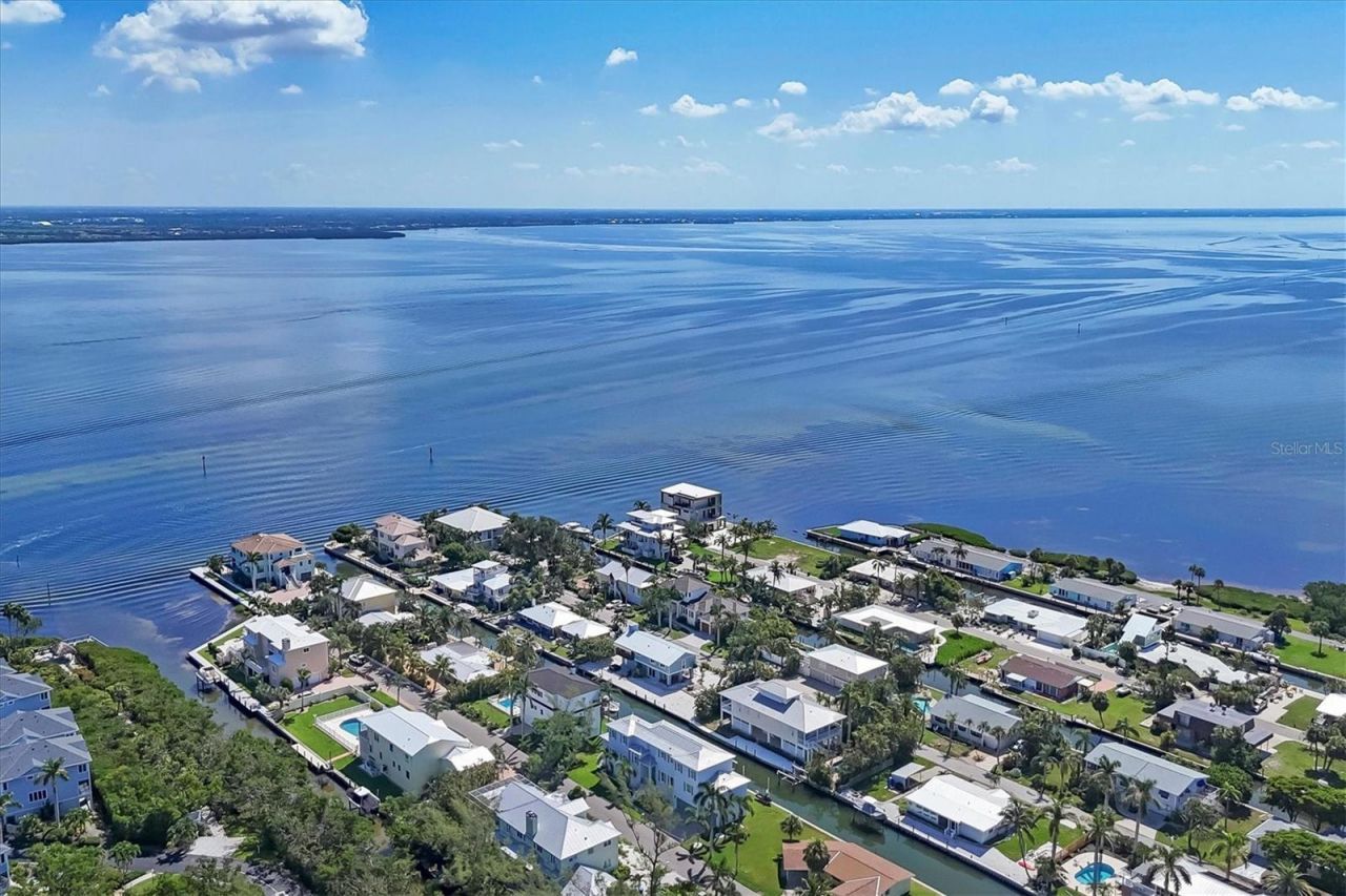 825 Tarawitt Drive, Longboat Key, FL 34228 Photo