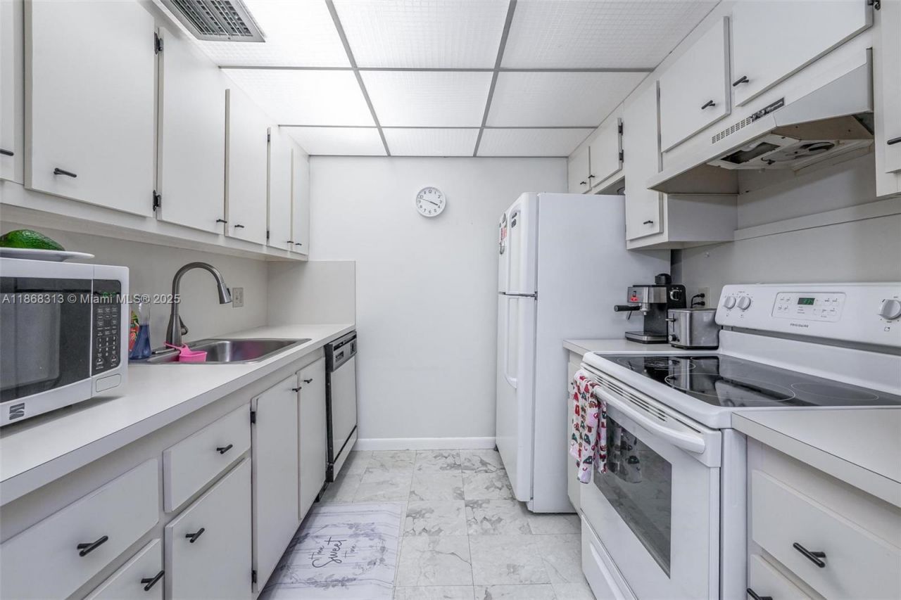 13255 SW 7th Ct, Unit 403D, Pembroke Pines, FL 33027 Photo