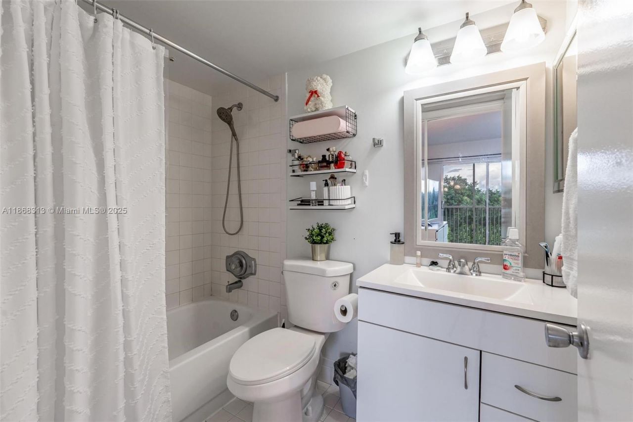 13255 SW 7th Ct, Unit 403D, Pembroke Pines, FL 33027 Photo