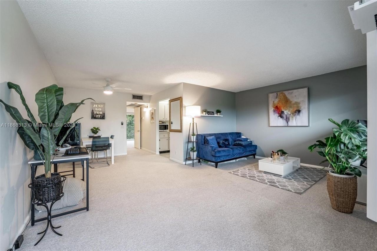 13255 SW 7th Ct, Unit 403D, Pembroke Pines, FL 33027 Photo