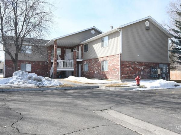 264 N 3rd E, Rexburg, ID 83440