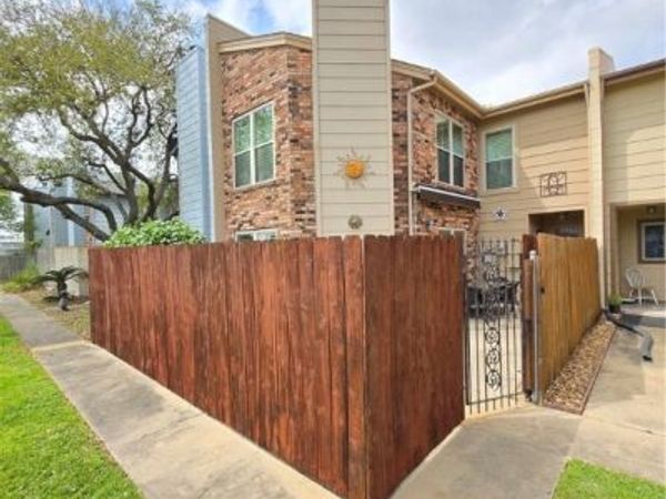 1730 Avenue C, Unit F, El Campo, TX 77437