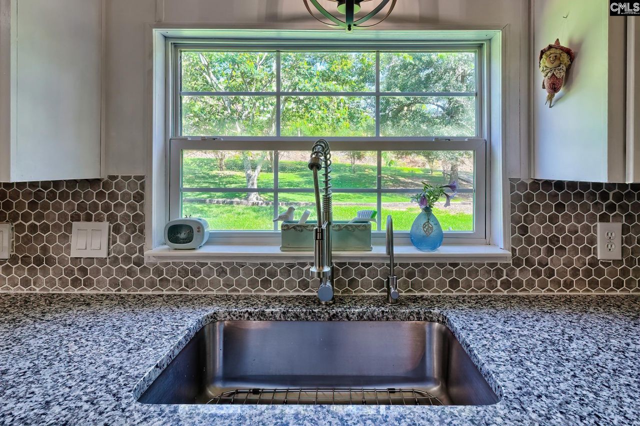 1839 Lakeshore Road Photo 10