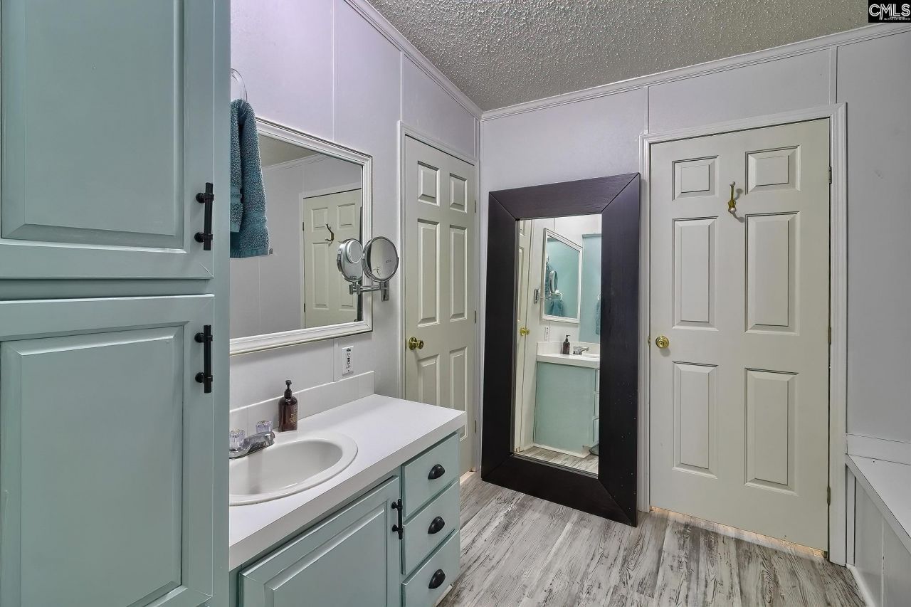 1839 Lakeshore Road Photo 16