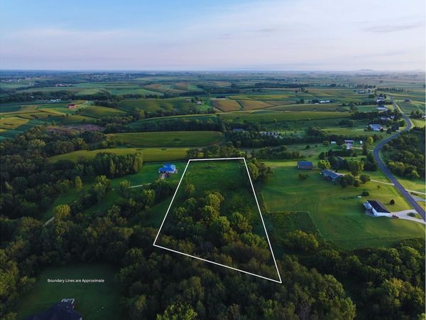 000 Freedom Cir Circle, Hazel Green, WI 53811