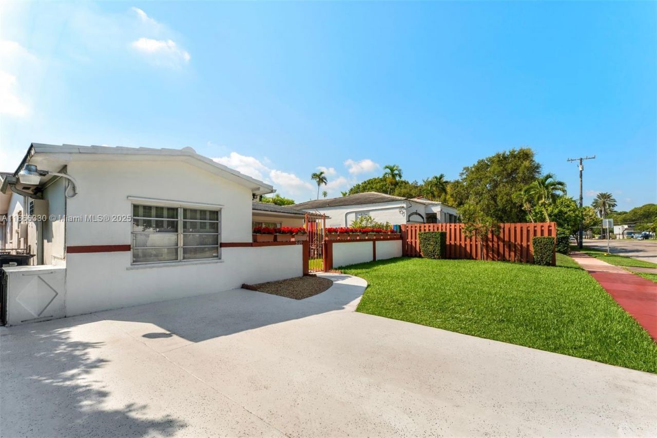 5127 Alton Rd, Miami Beach, FL 33140 Photo