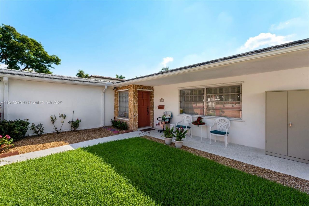 5127 Alton Rd, Miami Beach, FL 33140 Photo