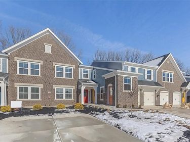 4236 Apple Branch Drive, Unit 55-103, Sugarcreek Township, OH 45459