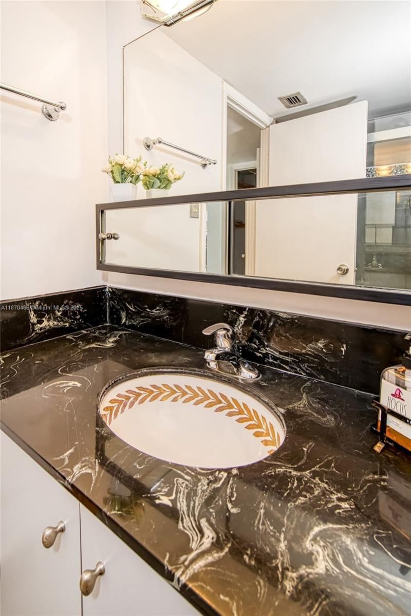 18021 Biscayne Blvd, Unit 1604, Aventura, FL 33160 Photo