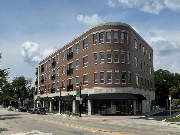 555 Roger Williams Avenue, Unit 405, Highland Park, IL 60035