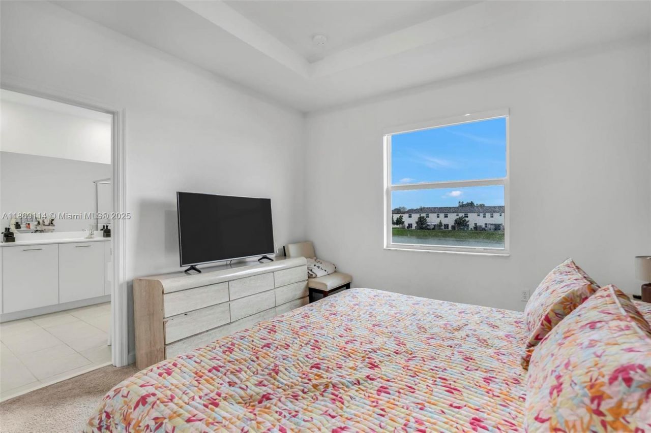 12774 NW 22nd Pl, Miami, FL 33167 Photo