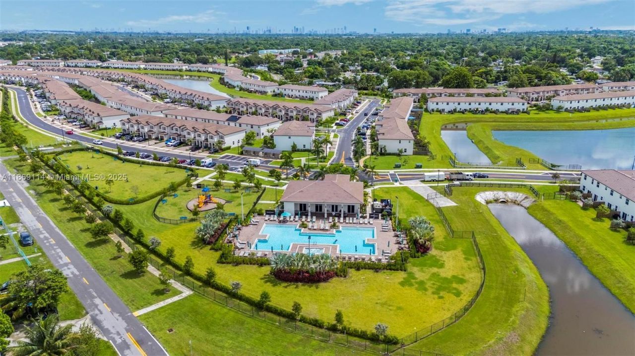 12774 NW 22nd Pl, Miami, FL 33167 Photo