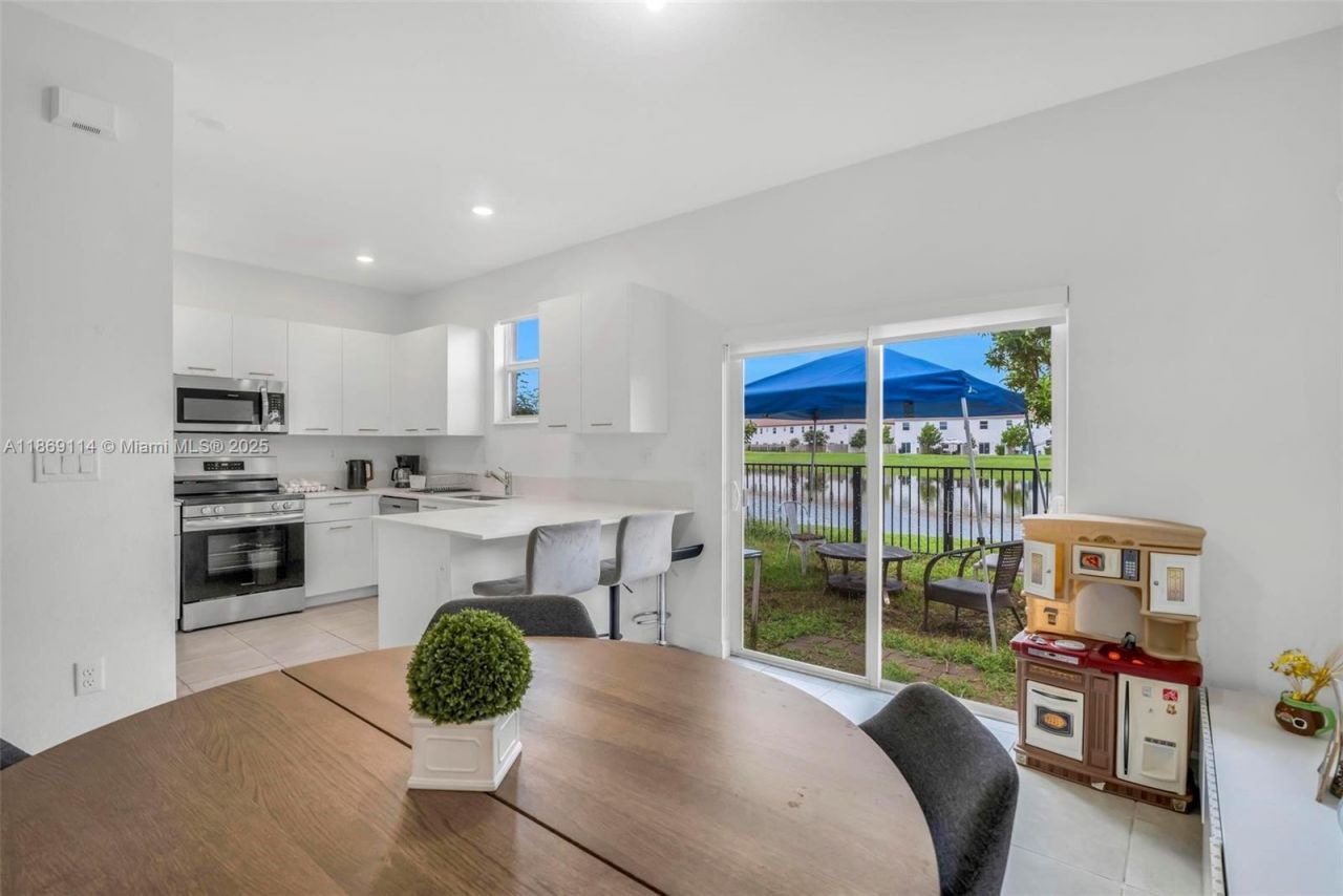 12774 NW 22nd Pl, Miami, FL 33167 Photo