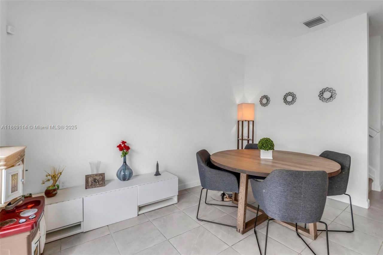 12774 NW 22nd Pl, Miami, FL 33167 Photo