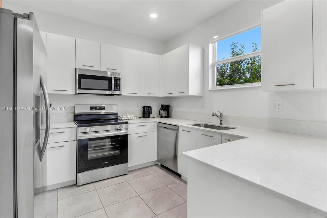 12774 NW 22nd Pl, Miami, FL 33167 Photo