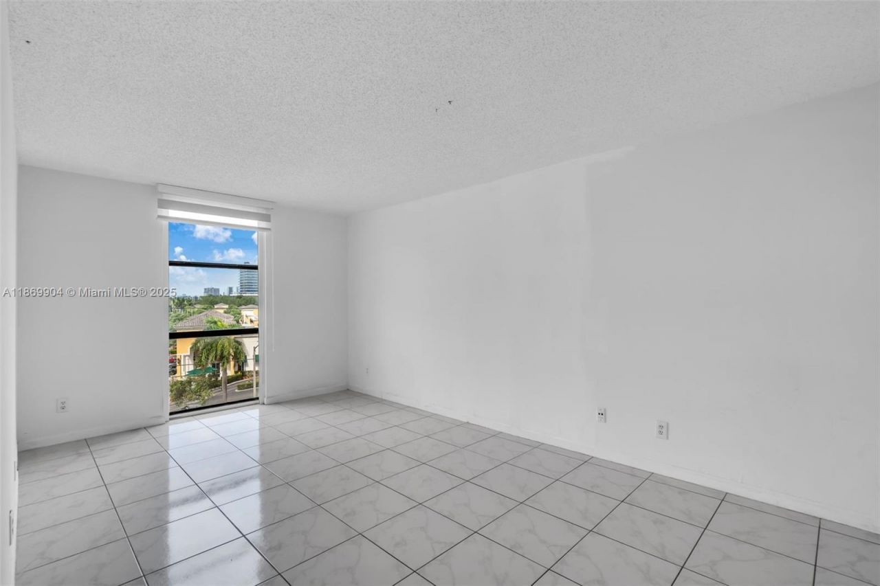 13499 Biscayne Blvd, Unit 403, North Miami, FL 33181 Photo