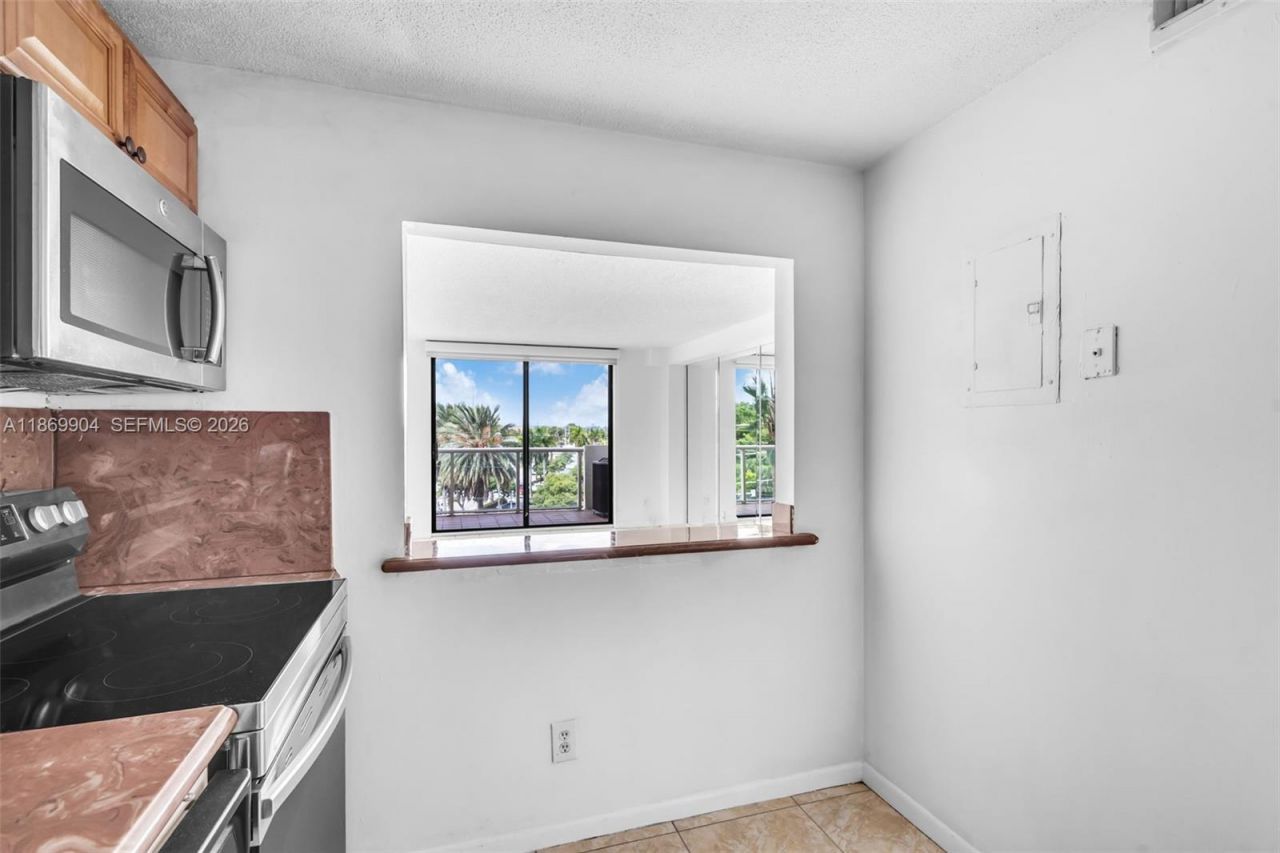 13499 Biscayne Blvd, Unit 403, North Miami, FL 33181 Photo