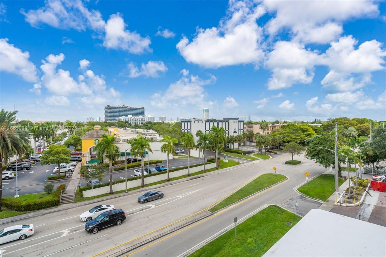 13499 Biscayne Blvd, Unit 403, North Miami, FL 33181 Photo