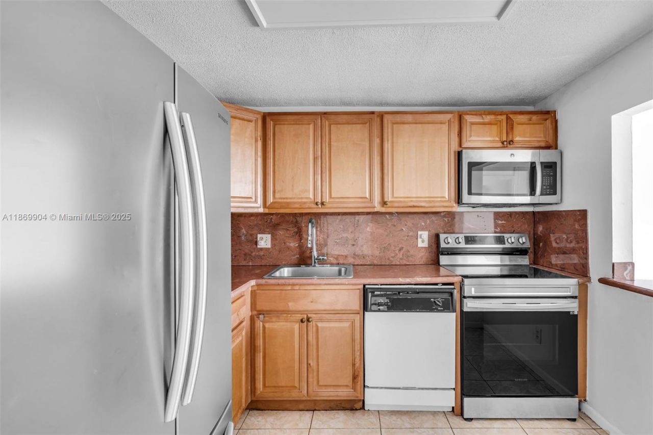 13499 Biscayne Blvd, Unit 403, North Miami, FL 33181 Photo