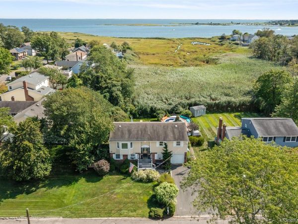 116 Cross Road, Oakdale, NY 11769