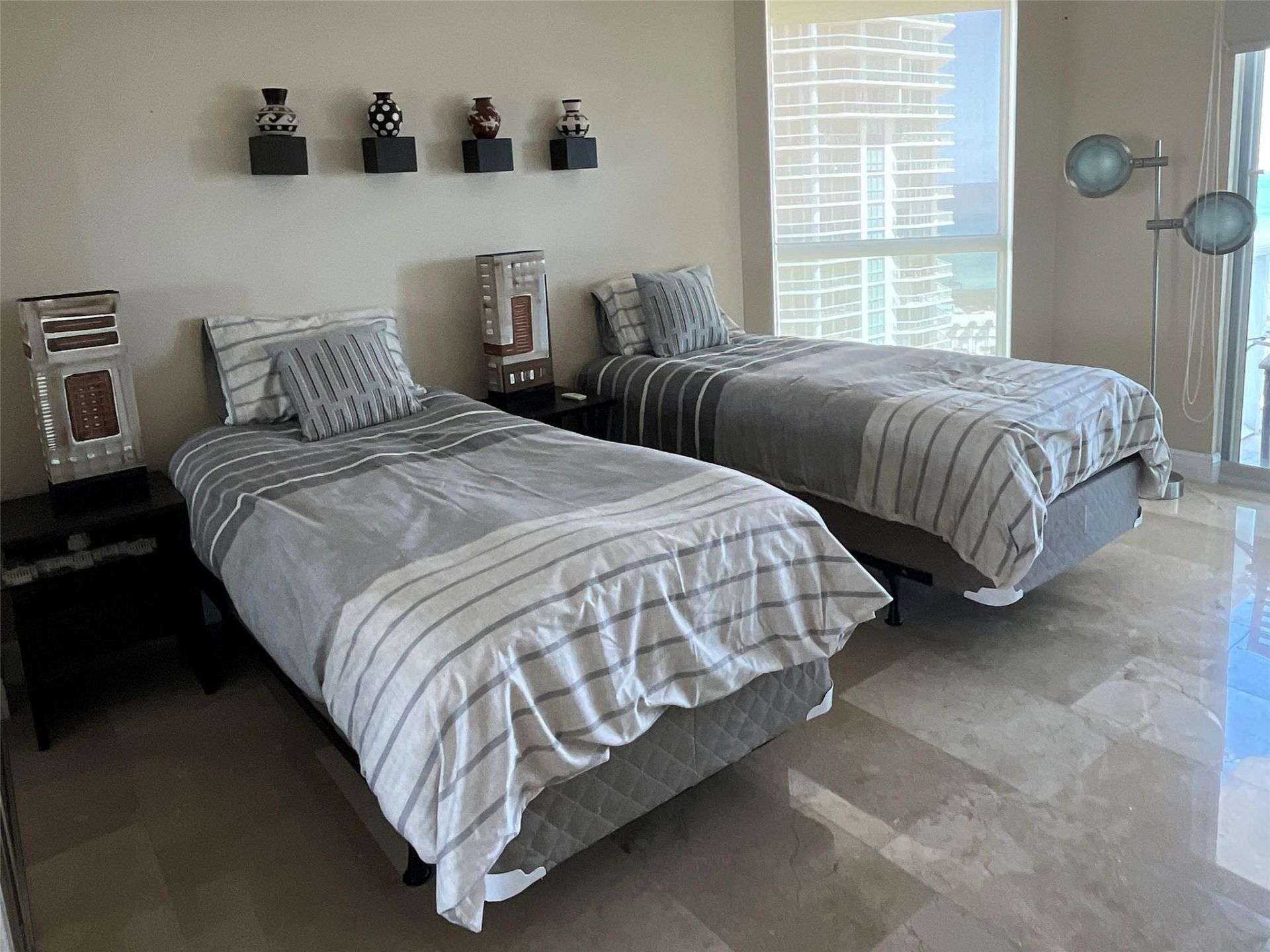 16500 Collins Avenue, Unit 2052, Sunny Isles Beach, FL 33160 Photo