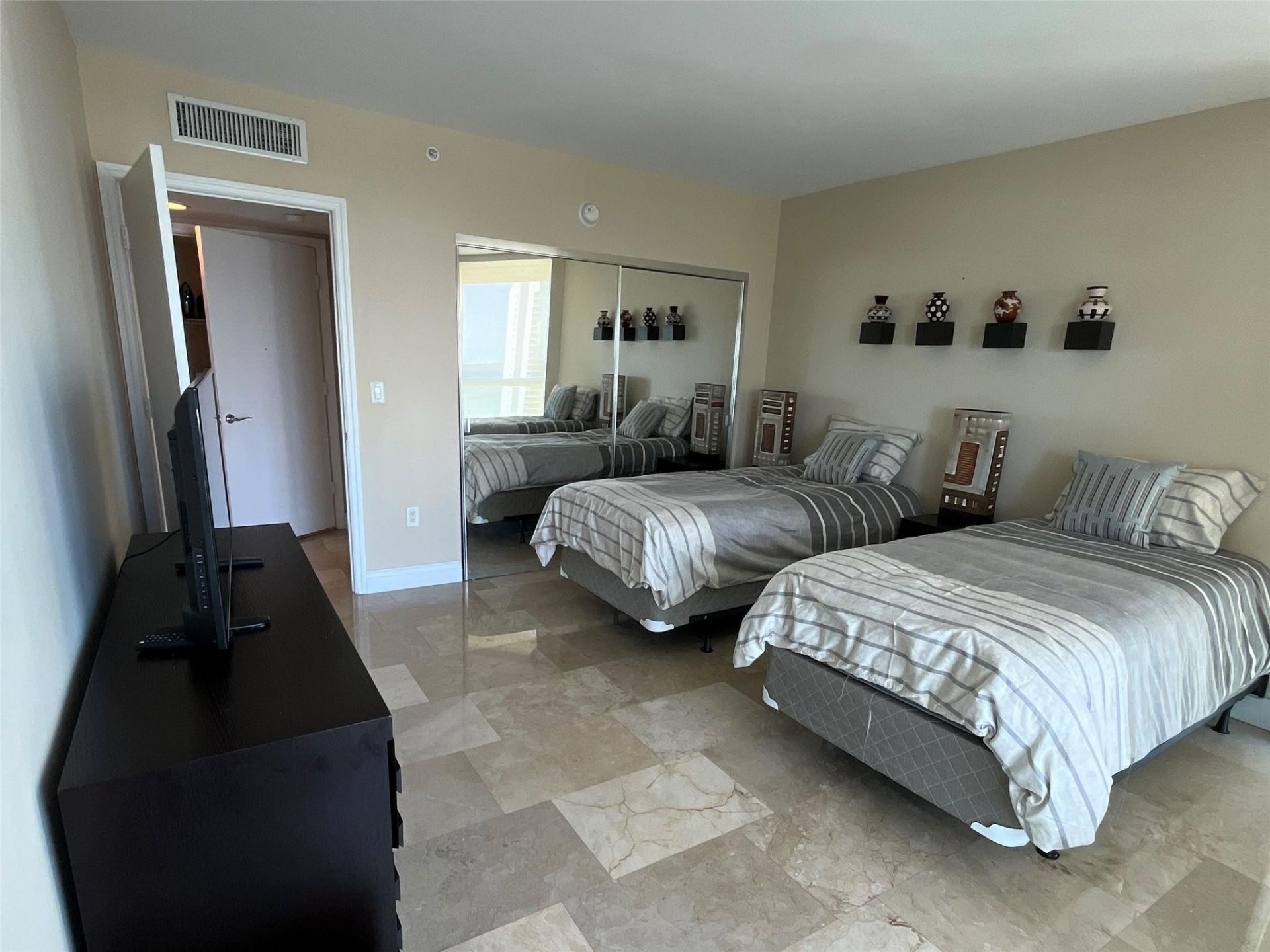 16500 Collins Avenue, Unit 2052, Sunny Isles Beach, FL 33160 Photo