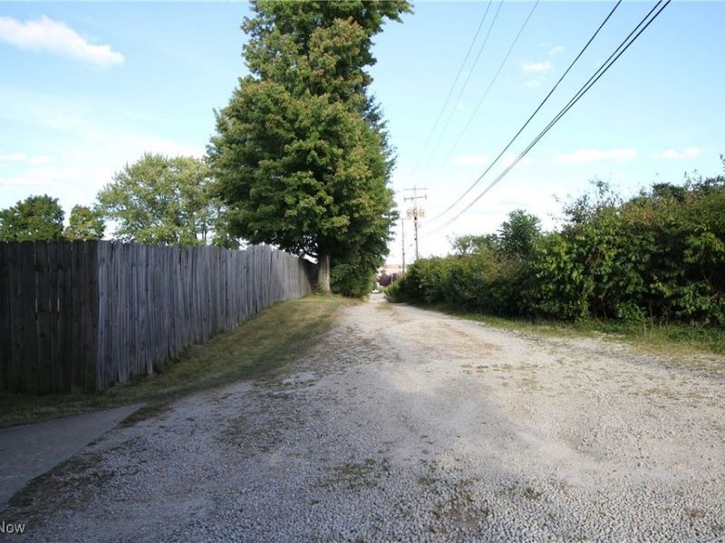 4740 Echoglenn Street NW, Canton, OH 44720 Photo 27