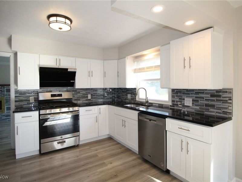 4740 Echoglenn Street NW, Canton, OH 44720 Photo 3