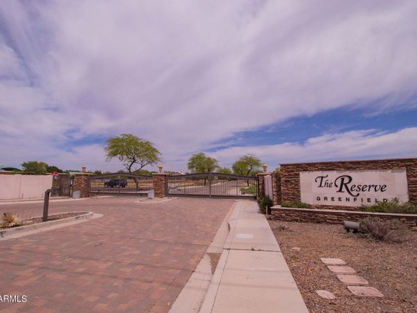 811 N POINCIANA Court, Unit 10, Gilbert, AZ 85234