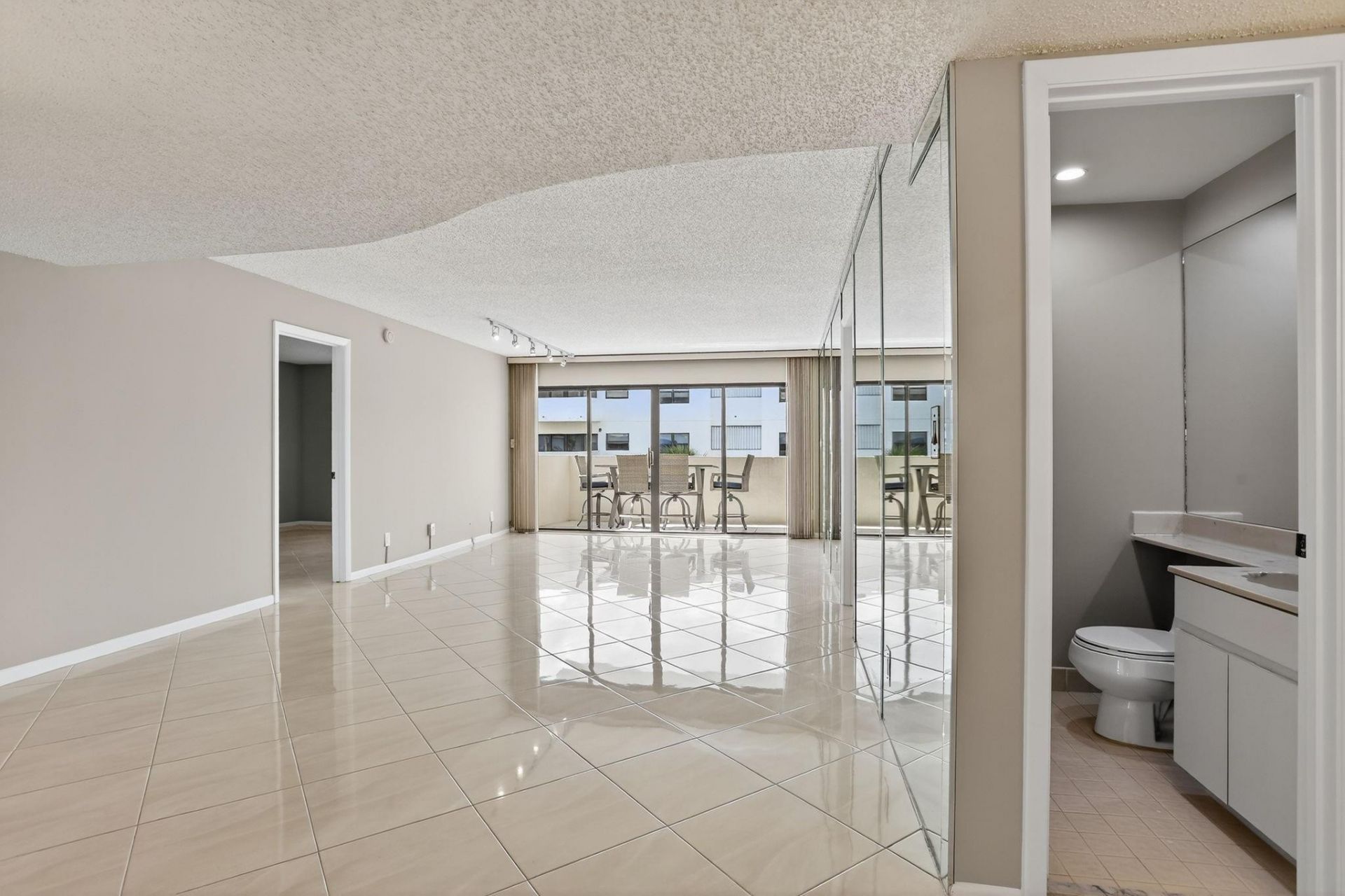 330 SE 20 Avenue, Unit 421, Deerfield Beach, FL 33441 Photo