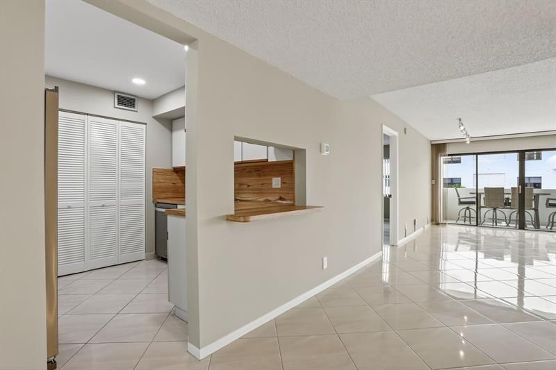 330 SE 20 Avenue, Unit 421, Deerfield Beach, FL 33441 Photo