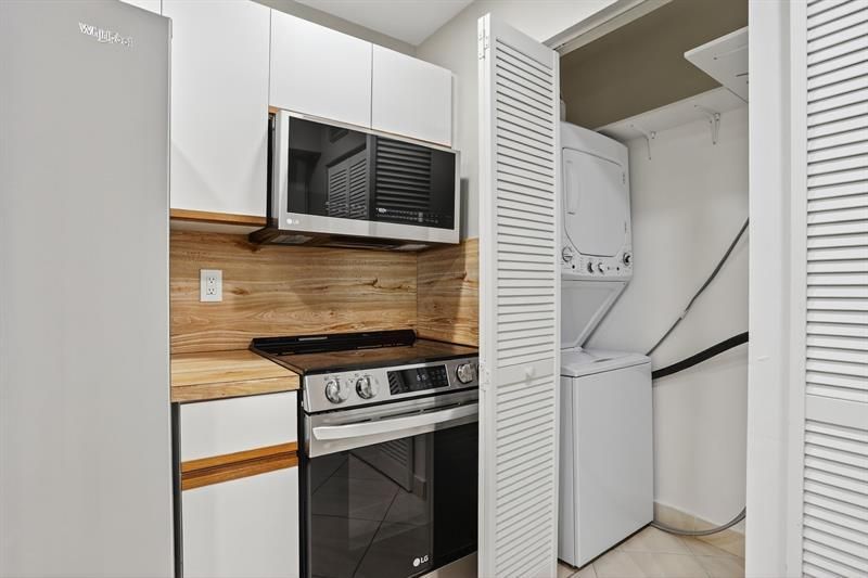 330 SE 20 Avenue, Unit 421, Deerfield Beach, FL 33441 Photo