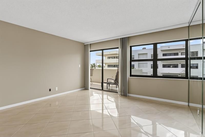 330 SE 20 Avenue, Unit 421, Deerfield Beach, FL 33441 Photo