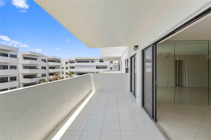 330 SE 20 Avenue, Unit 421, Deerfield Beach, FL 33441 Photo