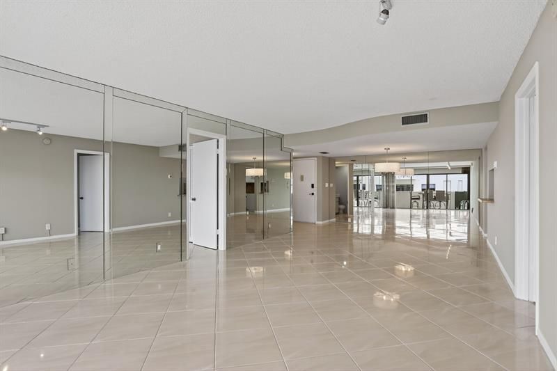 330 SE 20 Avenue, Unit 421, Deerfield Beach, FL 33441 Photo