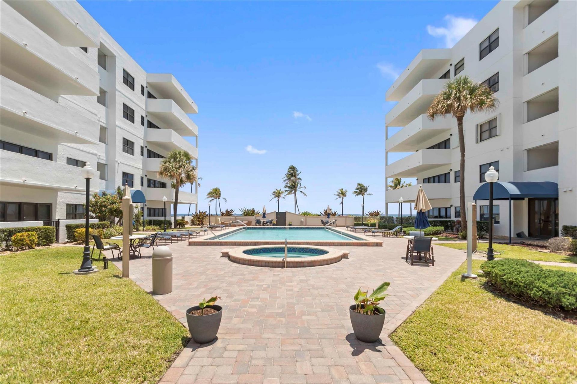 330 SE 20 Avenue, Unit 421, Deerfield Beach, FL 33441 Photo