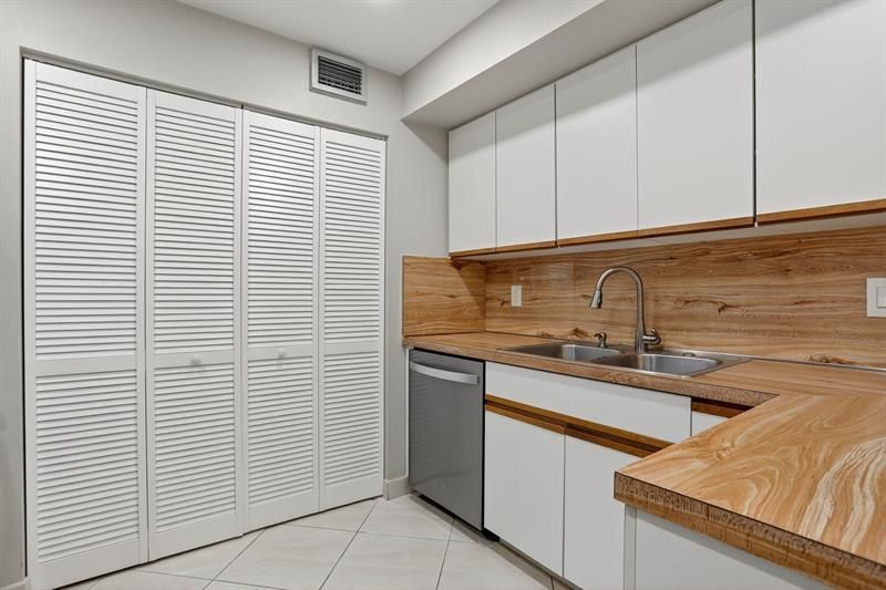 330 SE 20 Avenue, Unit 421, Deerfield Beach, FL 33441 Photo