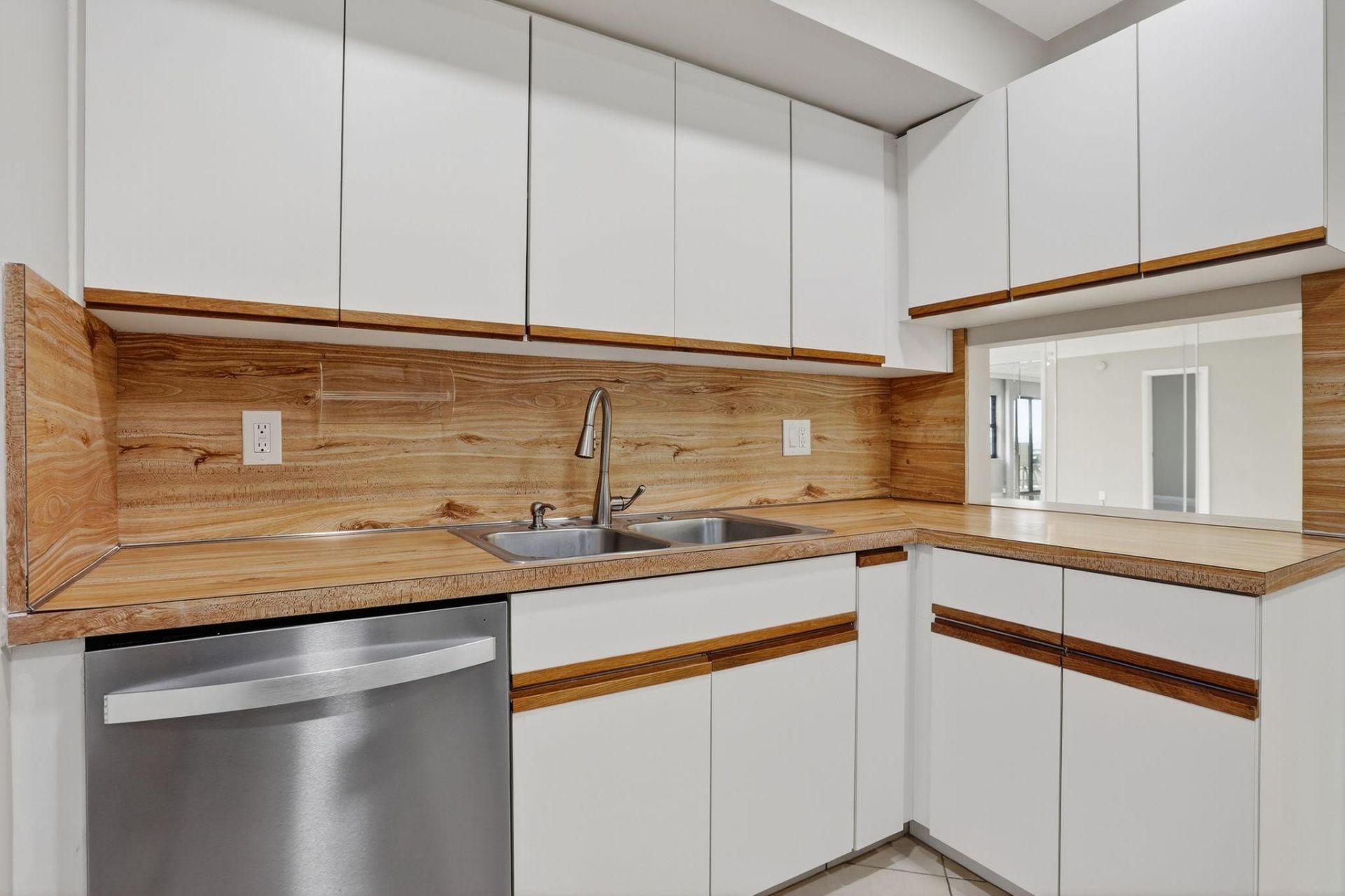 330 SE 20 Avenue, Unit 421, Deerfield Beach, FL 33441 Photo