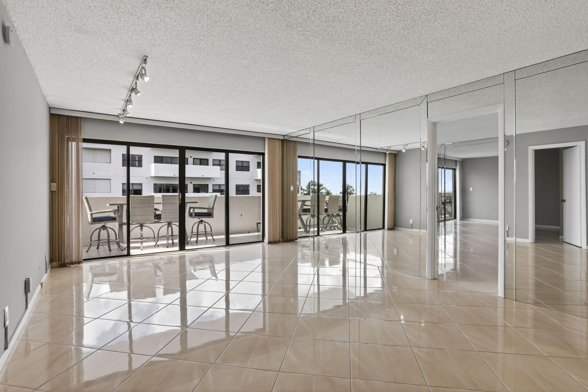 330 SE 20 Avenue, Unit 421, Deerfield Beach, FL 33441 Photo