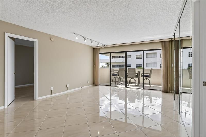 330 SE 20 Avenue, Unit 421, Deerfield Beach, FL 33441 Photo