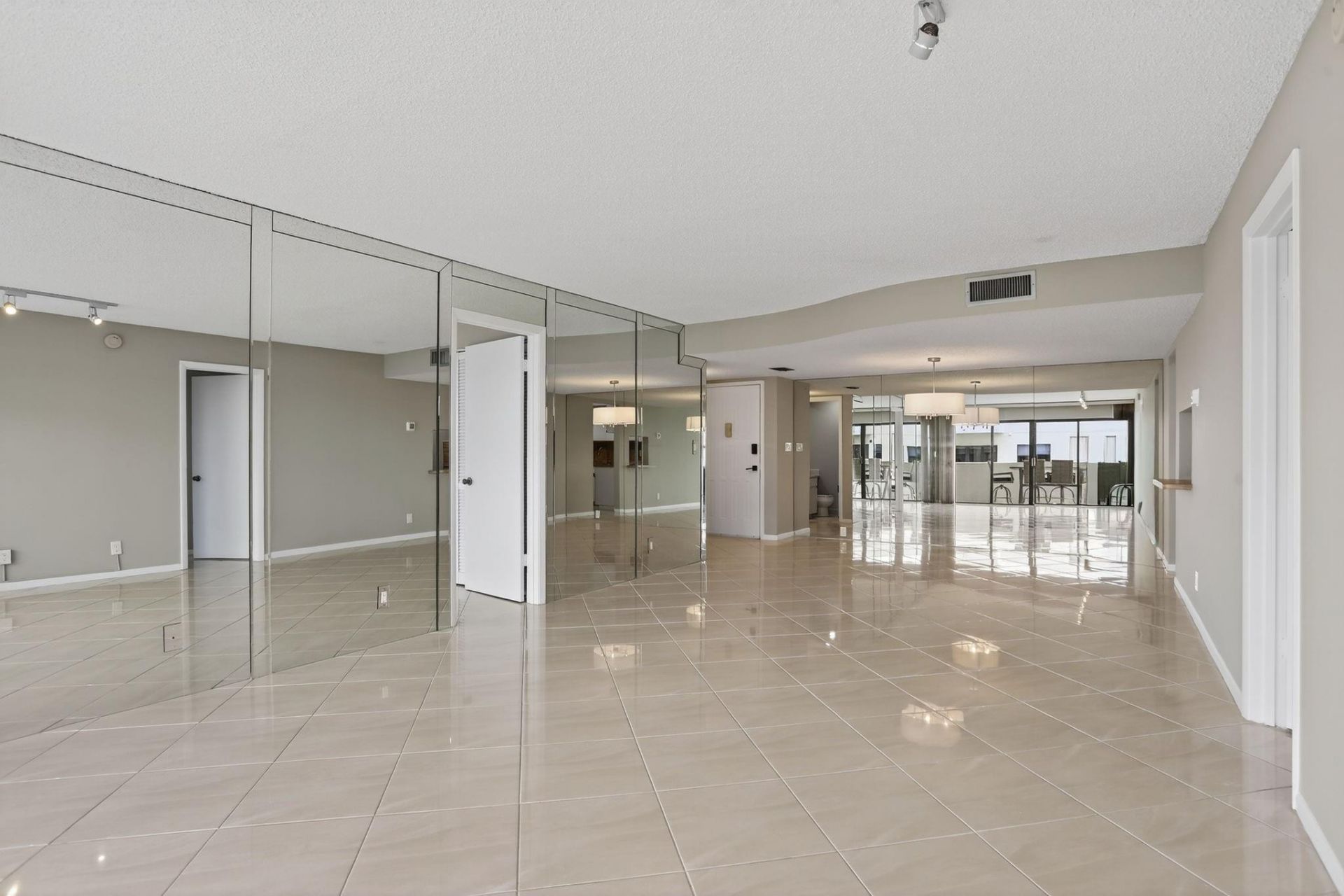 330 SE 20 Avenue, Unit 421, Deerfield Beach, FL 33441 Photo