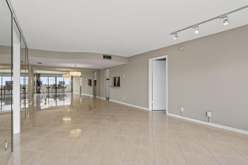 330 SE 20 Avenue, Unit 421, Deerfield Beach, FL 33441 Photo