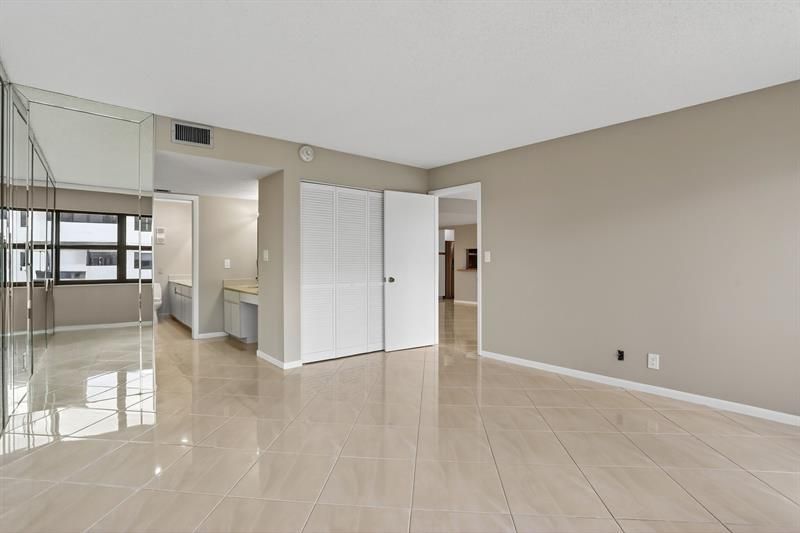 330 SE 20 Avenue, Unit 421, Deerfield Beach, FL 33441 Photo